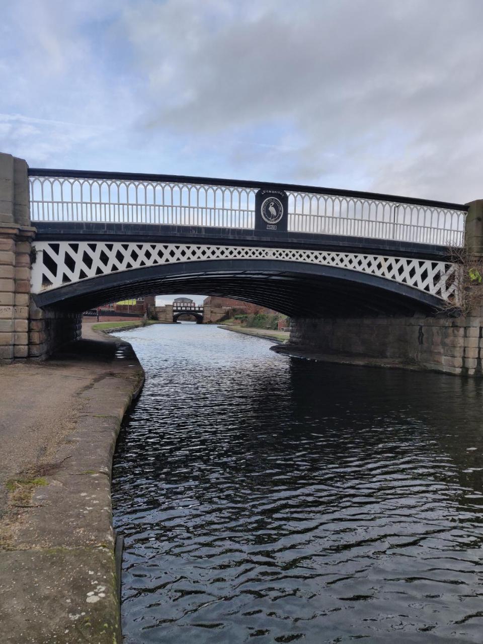 Canal Side Apartment By Serviced Living Liverpool Esterno foto