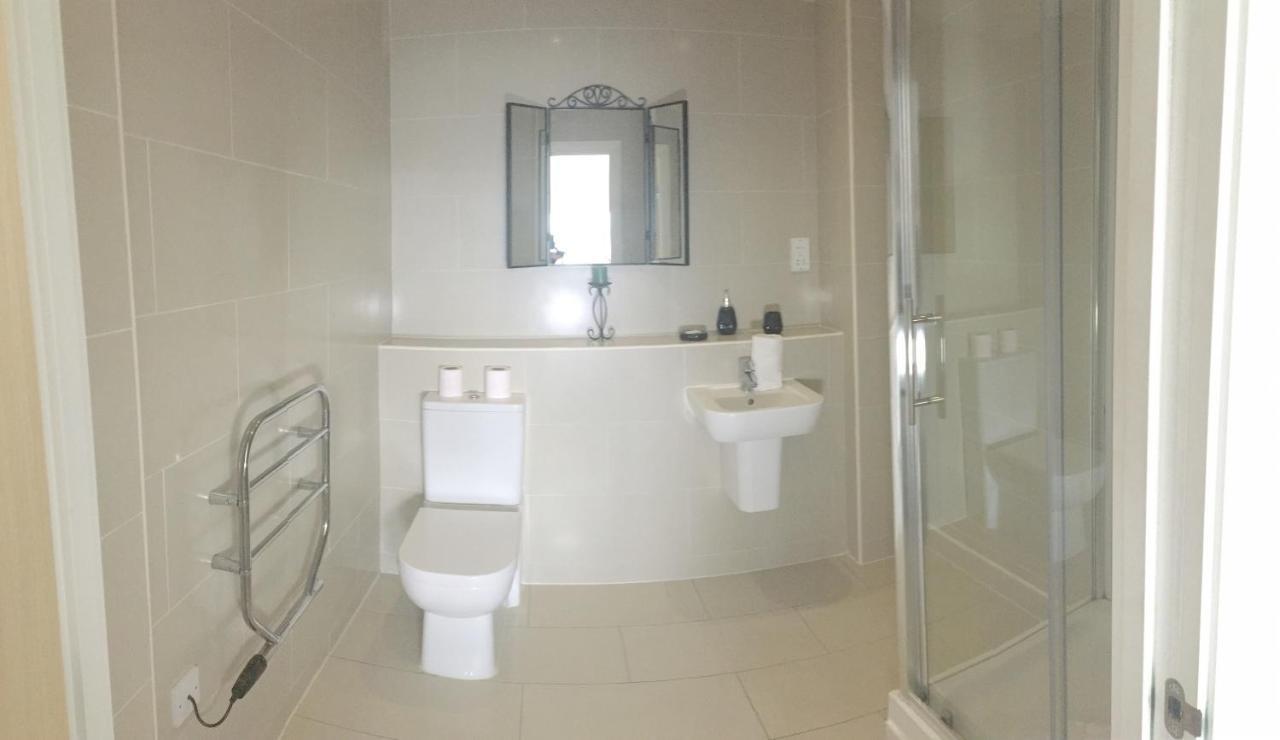 Canal Side Apartment By Serviced Living Liverpool Esterno foto