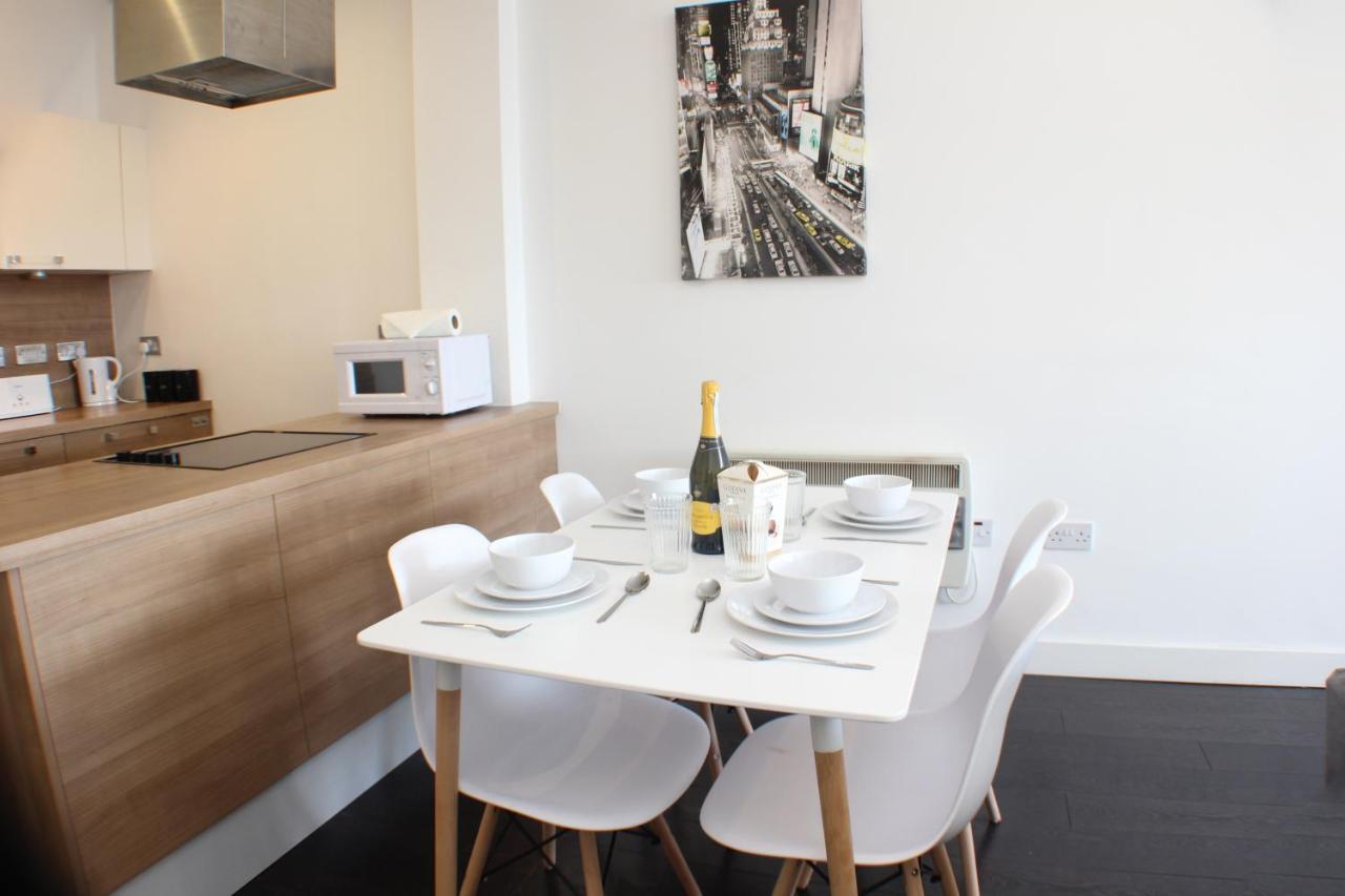 Canal Side Apartment By Serviced Living Liverpool Esterno foto